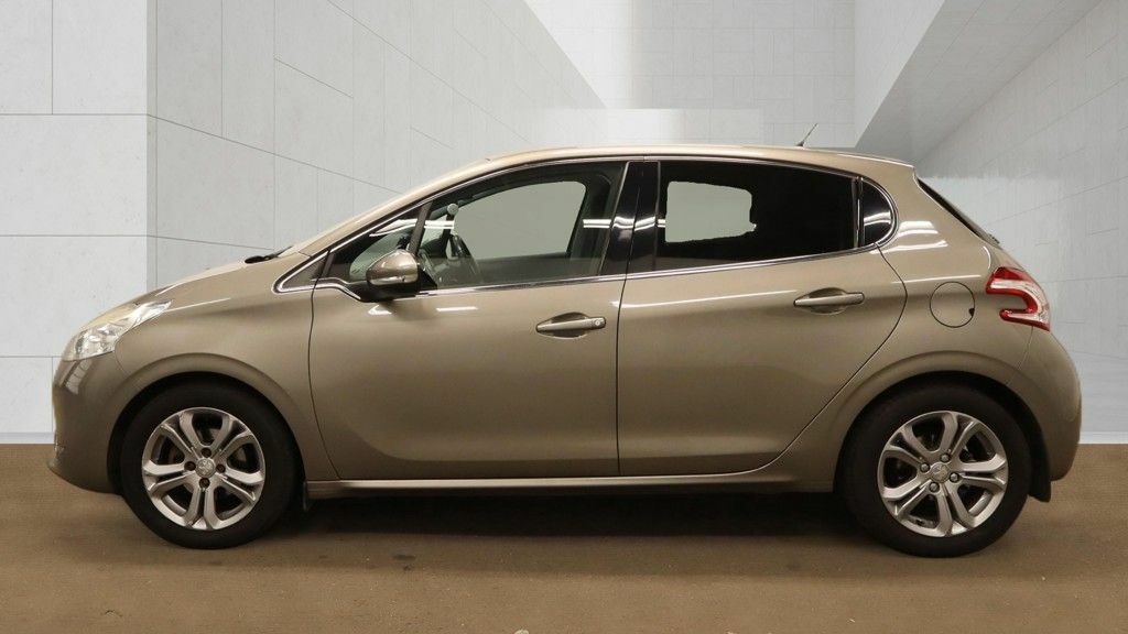 Peugeot 208 Hatchback 1.2 Vti Allure Euro 5 201414 Blue #9