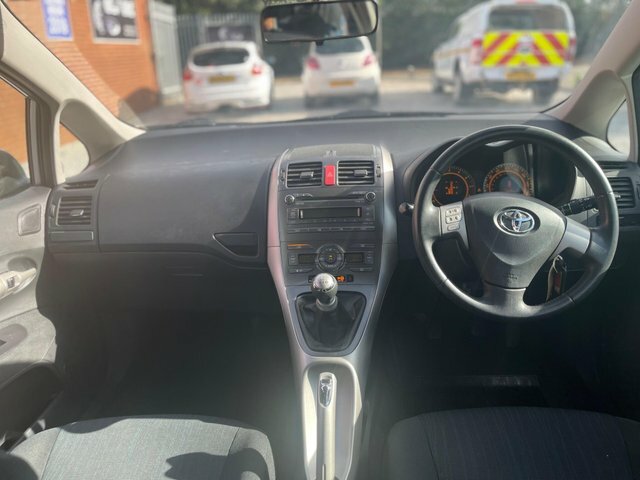 Toyota Auris 1.4 Vvt-i T3 Black #9