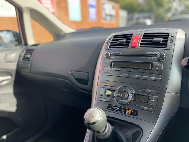 Toyota Auris 1.4 Vvt-i T3 Black #10