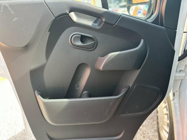 Renault Master Master 2.3 Dci 35 Business Fwd Mwb Medium Roof Eur White #29