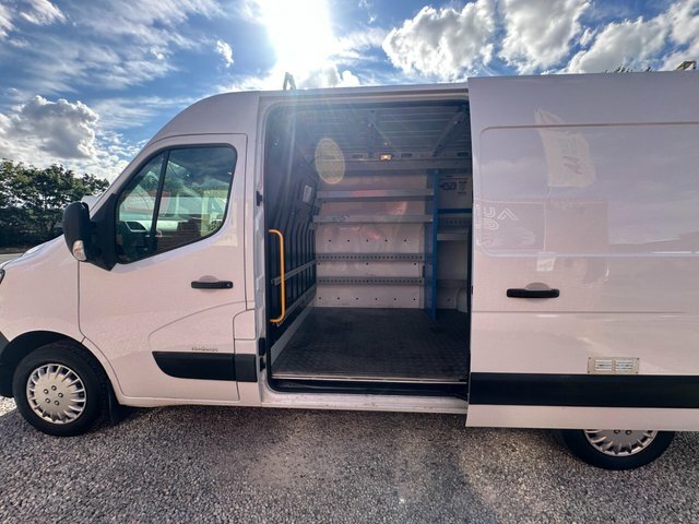 Renault Master Master 2.3 Dci 35 Business Fwd Mwb Medium Roof Eur White #30