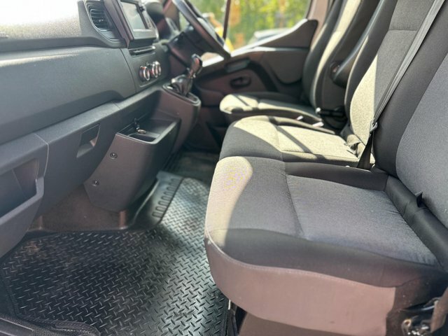 Renault Master Master 2.3 Dci 35 Business Fwd Mwb Medium Roof Eur White #27