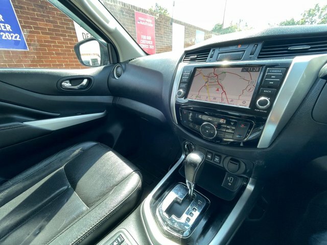 Nissan Navara 2.3 Dci Tekna Pickup Double Cab 4W Grey #43