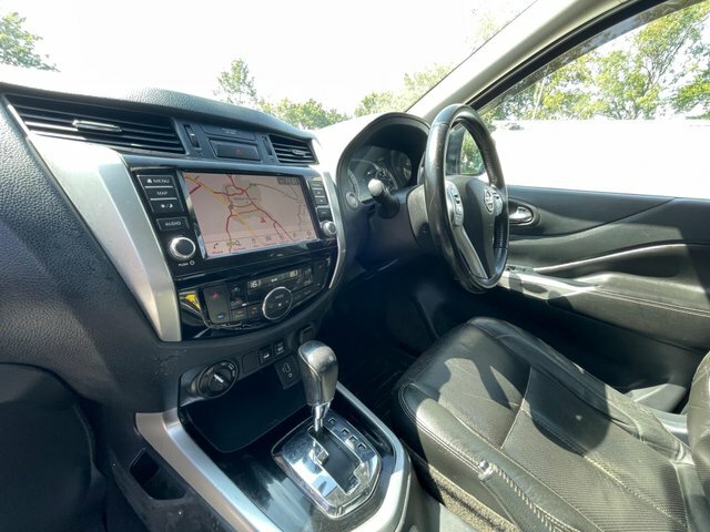 Nissan Navara 2.3 Dci Tekna Pickup Double Cab 4W Grey #60