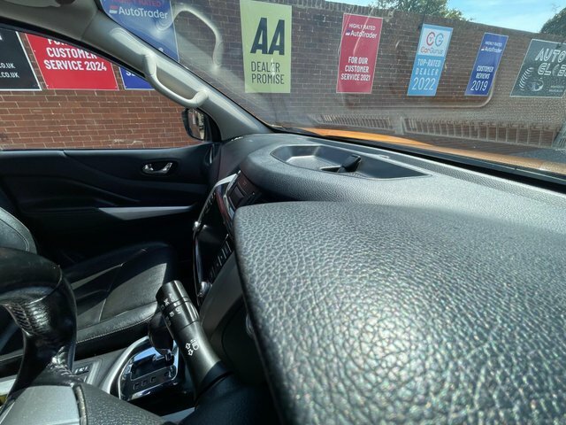 Nissan Navara 2.3 Dci Tekna Pickup Double Cab 4W Grey #38