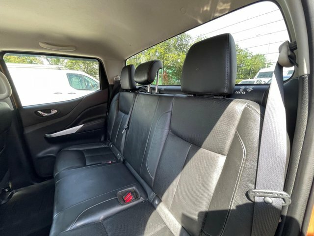 Nissan Navara 2.3 Dci Tekna Pickup Double Cab 4W Grey #12