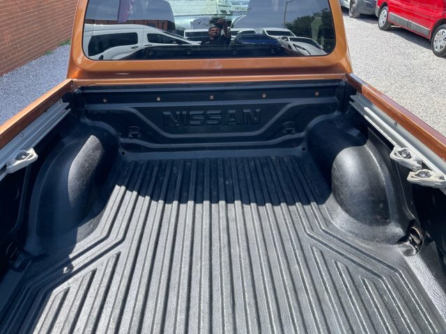 Nissan Navara 2.3 Dci Tekna Pickup Double Cab 4W Grey #48