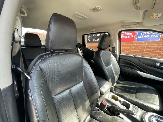 Nissan Navara 2.3 Dci Tekna Pickup Double Cab 4W Grey #32