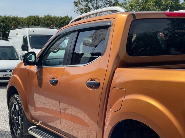 Nissan Navara 2.3 Dci Tekna Pickup Double Cab 4W Grey #28
