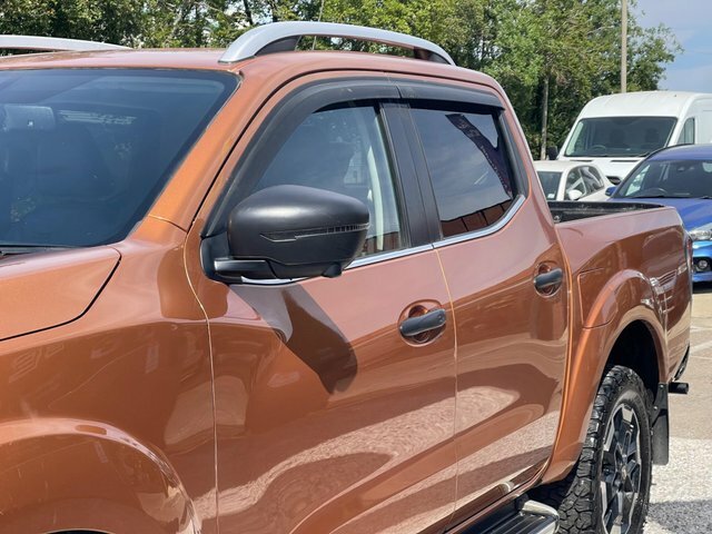 Nissan Navara 2.3 Dci Tekna Pickup Double Cab 4W Grey #25