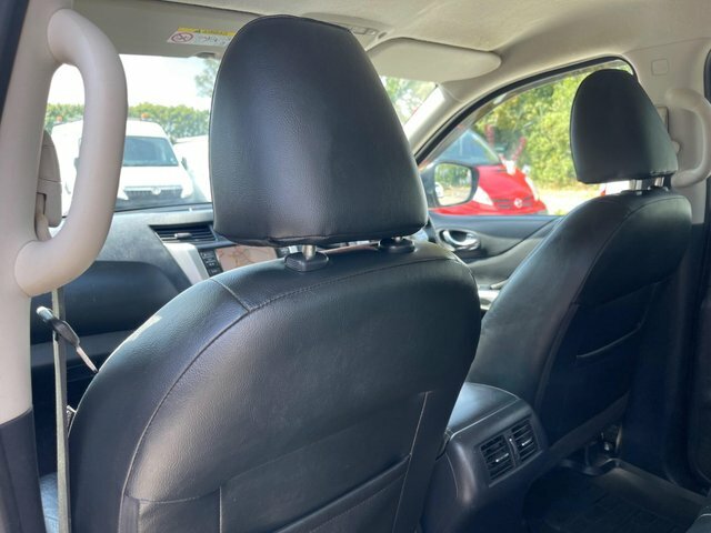 Nissan Navara 2.3 Dci Tekna Pickup Double Cab 4W Grey #50