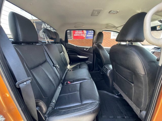 Nissan Navara 2.3 Dci Tekna Pickup Double Cab 4W Grey #8