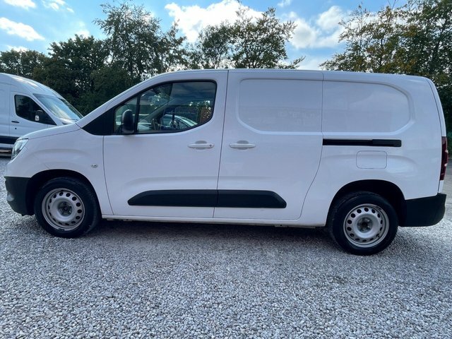 Vauxhall Combo Turbo D 2300 Edition DY21MGU White #5