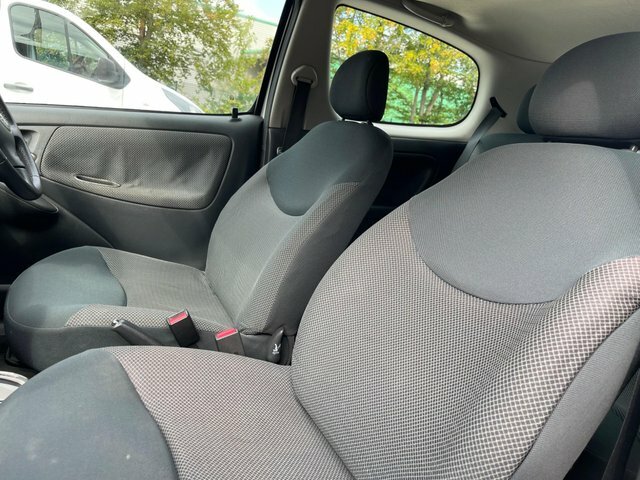 Toyota Yaris 1.3 Vvt-i T Spirit Black #41