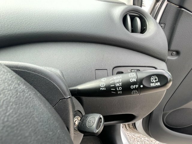 Toyota Yaris 1.3 Vvt-i T Spirit Black #30