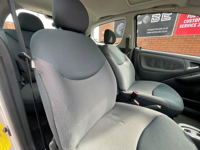 Toyota Yaris 1.3 Vvt-i T Spirit Black #22