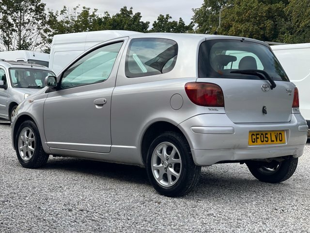 Toyota Yaris Vvt-i T Spirit Silver #2