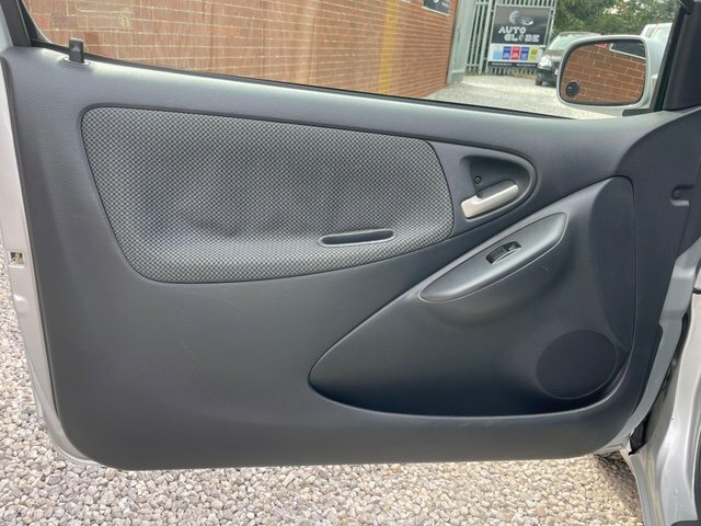 Toyota Yaris 1.3 Vvt-i T Spirit Black #35