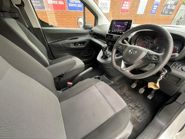 Vauxhall Combo Turbo D 2300 Sportive DL70KZV White #5