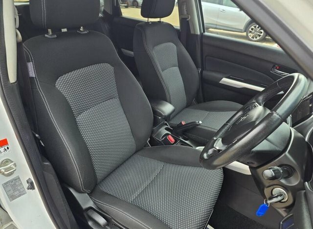 Suzuki Grand Vitara 1.6 Kuro Suv Black #11