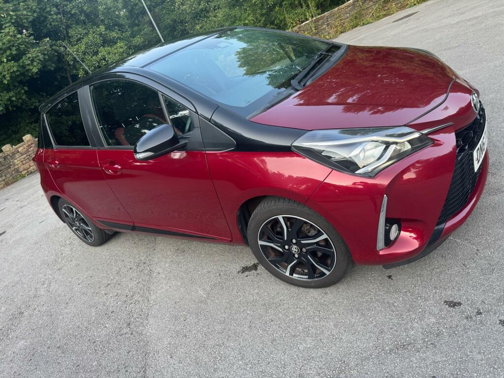 Toyota Yaris 1.5 Vvt-i Blue Bi-tone Euro 6 Red