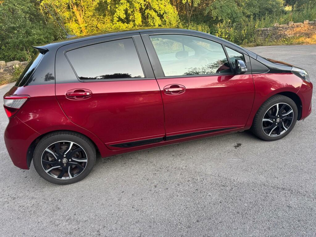 Toyota Yaris 1.5 Vvt-i Blue Bi-tone Euro 6 Red #3
