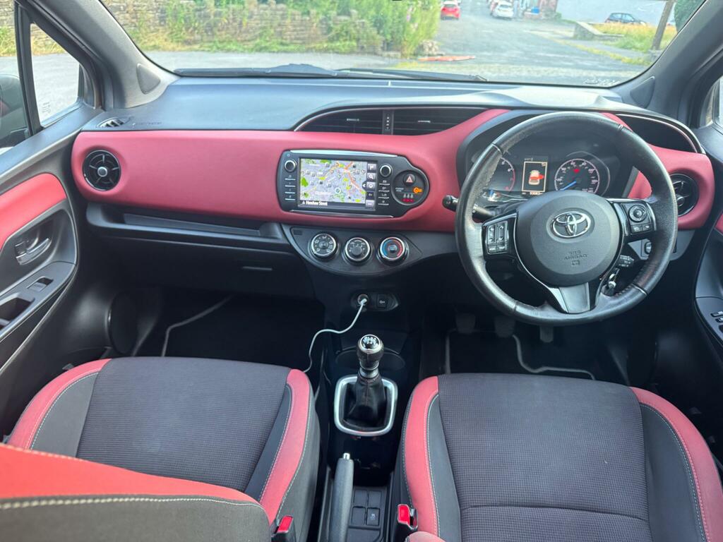 Toyota Yaris 1.5 Vvt-i Blue Bi-tone Euro 6 Red #2