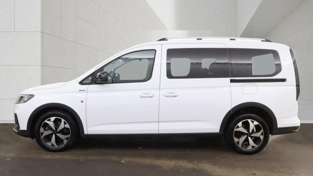 Ford Grand Tourneo Connect 2L Active White #6