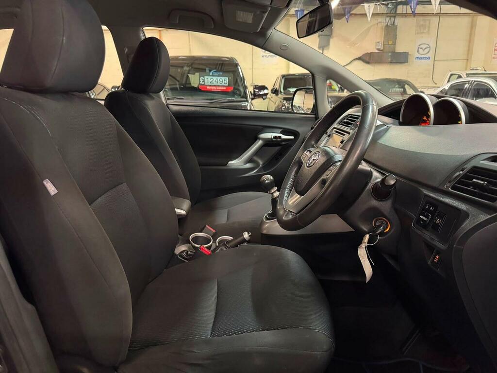 Toyota Verso 2.0 Tr D-4d 125 Bhp Grey #17