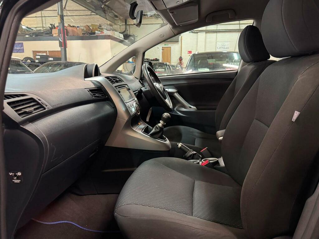 Toyota Verso 2.0 Tr D-4d 125 Bhp Grey #21