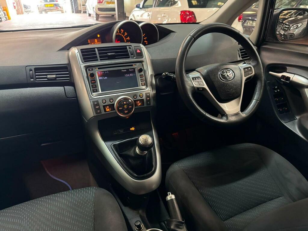 Toyota Verso 2.0 Tr D-4d 125 Bhp Grey #32