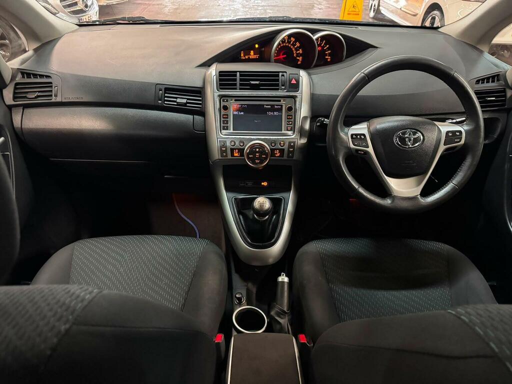 Toyota Verso 2.0 Tr D-4d 125 Bhp Grey #31