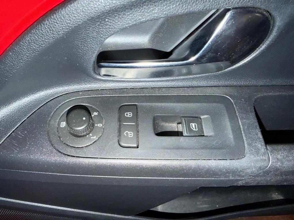 Volkswagen Up Hatchback 1.0 Groove Up Euro 5 201363 Black #17