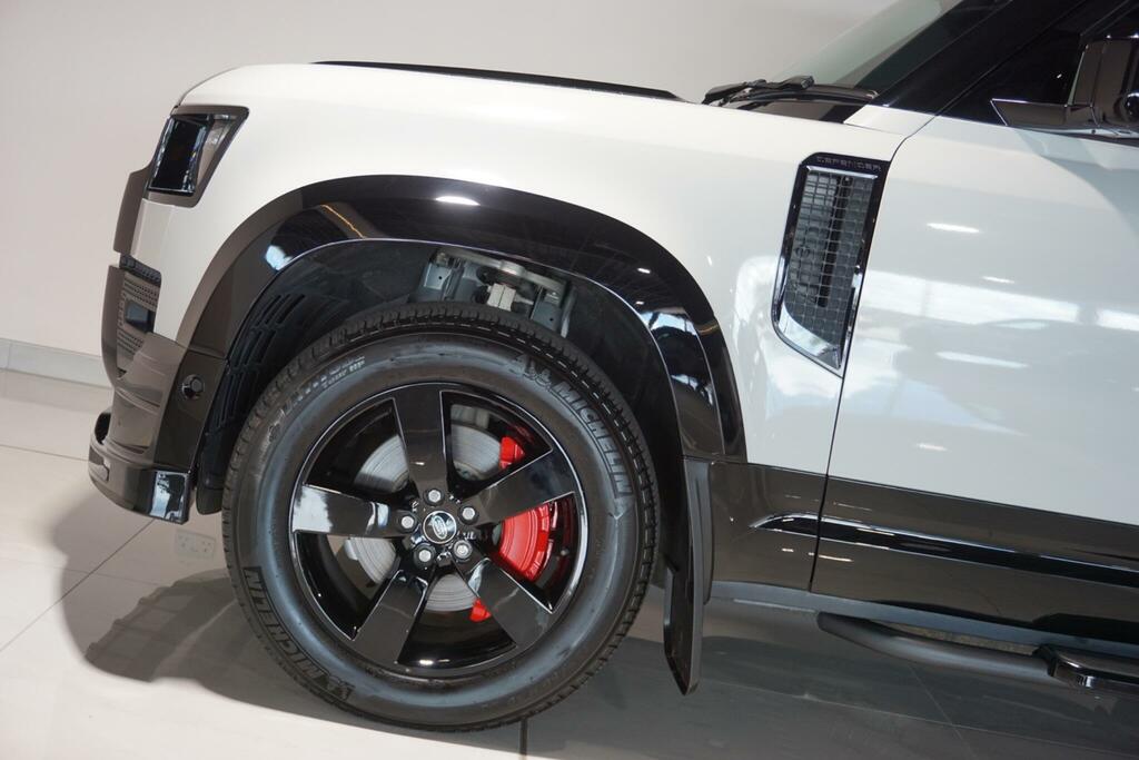 Land Rover Defender 90 2.2 Xs S Wagon Black #41