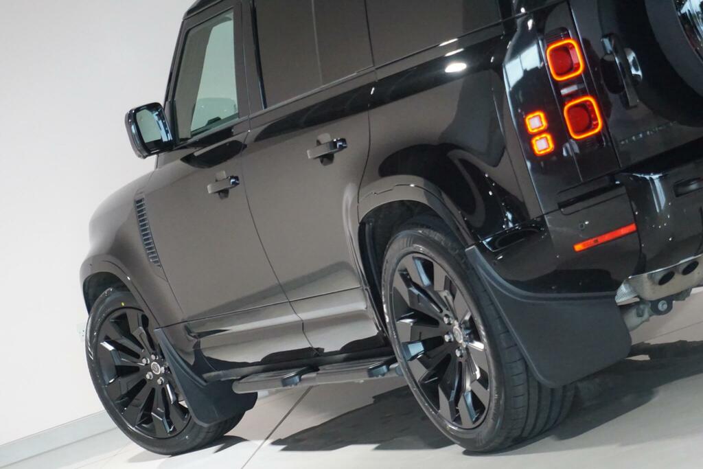 Land Rover Defender 110 3.0 D300 X-dynamic Hse 110 7 Seat Silver #32
