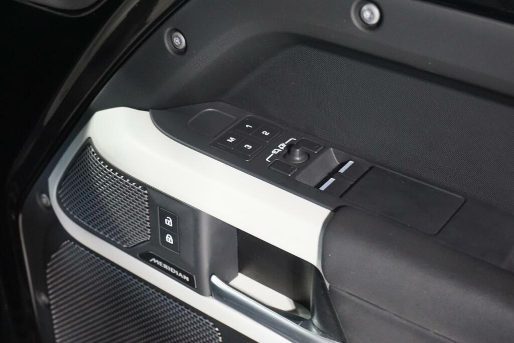 Land Rover Defender 110 3.0 D300 X-dynamic Hse 110 7 Seat Silver #51