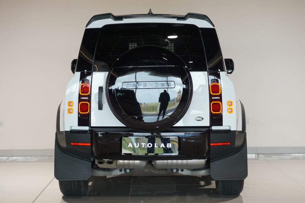 Land Rover Defender 90 3.0 D250 Mhev White #5