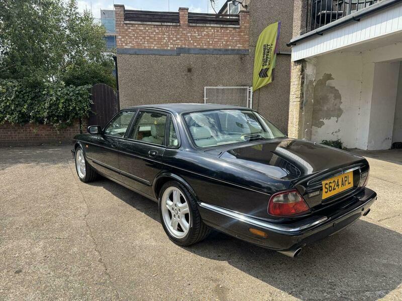 Jaguar XJ 4.0 V8 Black #4