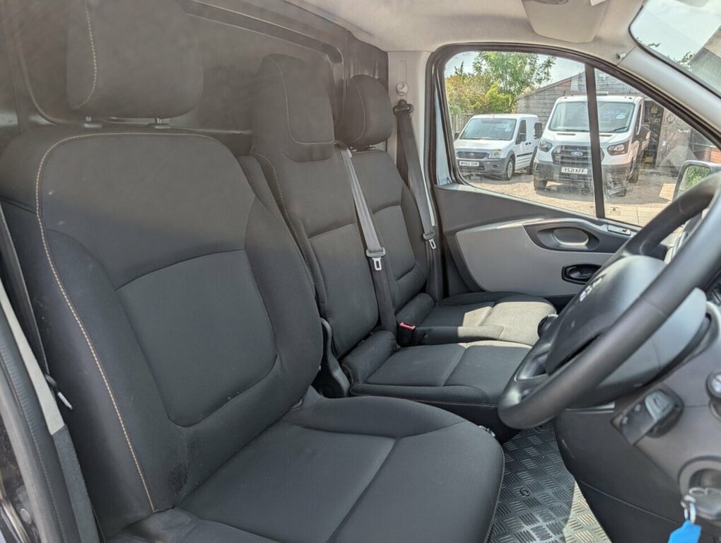 Renault Trafic 1.6 Dci Energy 27 Business Swb Standard Roof Euro White #15