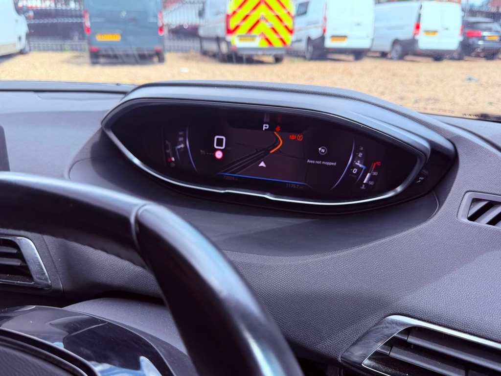 Peugeot 5008 1.2 Puretech Allure Eat8 White #42