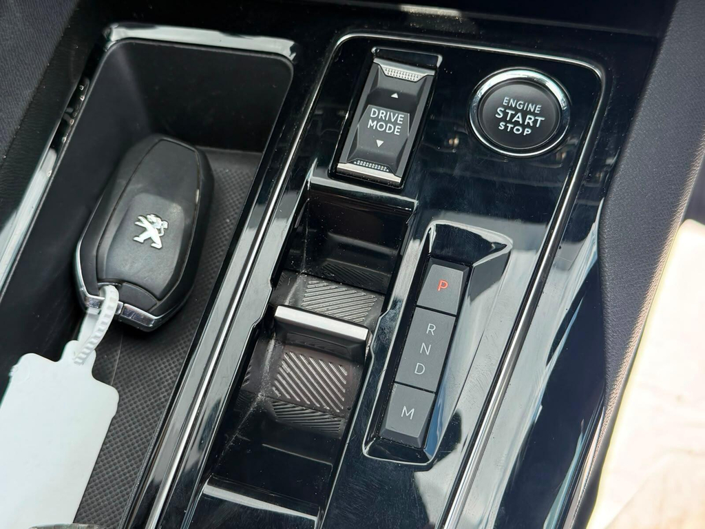 Peugeot 5008 1.2 Puretech Allure Eat8 White #60