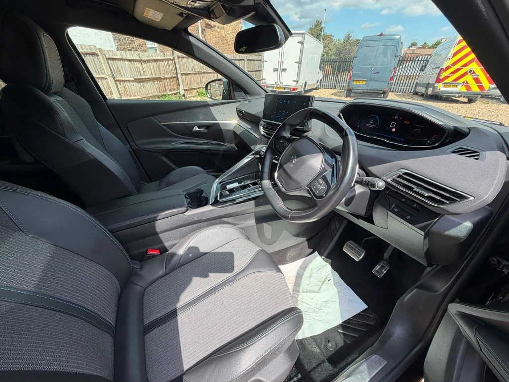 Peugeot 5008 1.2 Puretech Allure Eat8 White #62