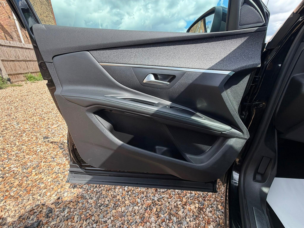 Peugeot 5008 1.2 Puretech Allure Eat8 White #26
