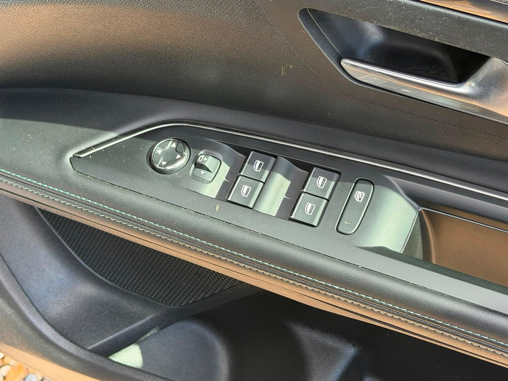 Peugeot 5008 1.2 Puretech Allure Eat8 White #27