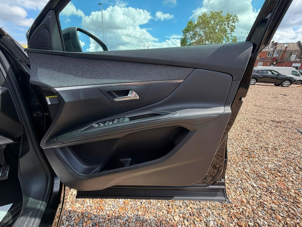 Peugeot 5008 1.2 Puretech Allure Eat8 White #28