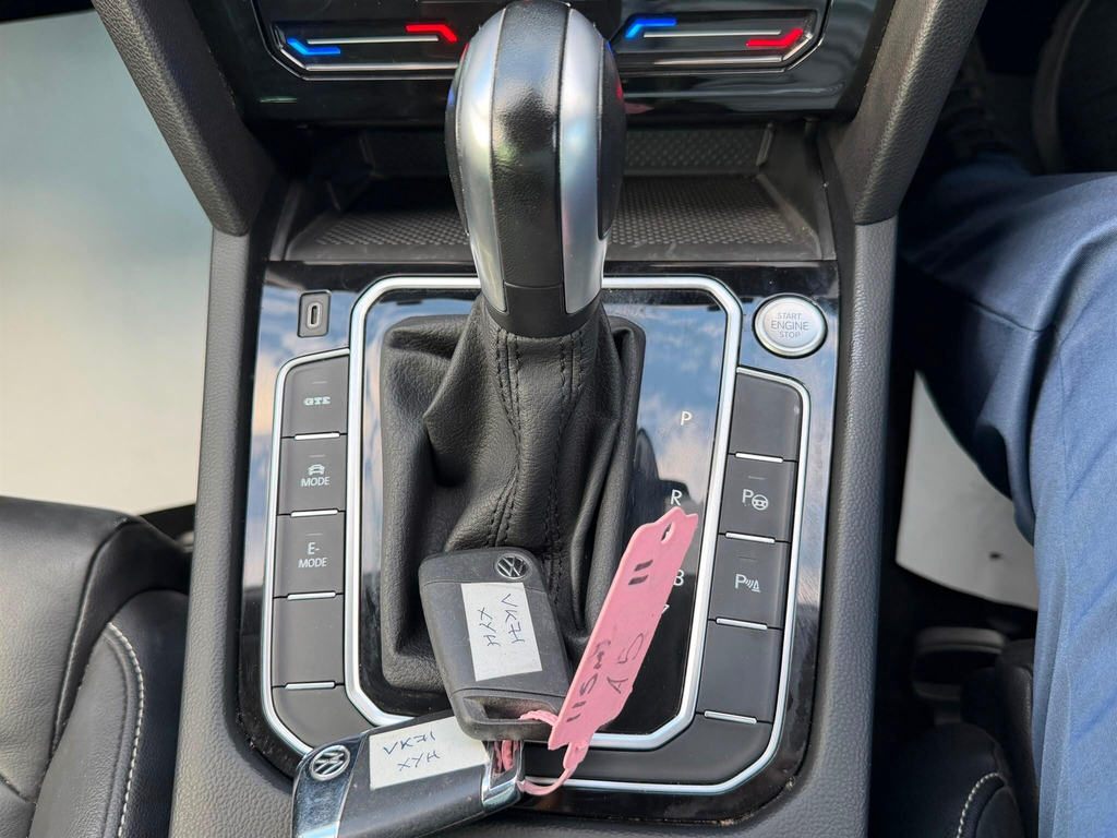 Volkswagen Passat 1.4 Tsi 13Kwh Gte Estate Plug-in Hybrid Grey #14