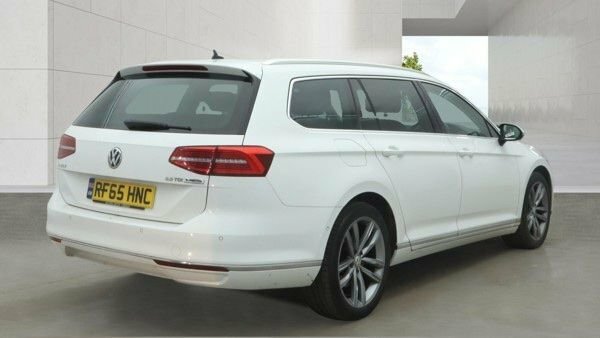 Volkswagen Passat Tdi Bluemotion Tech Gt White #4
