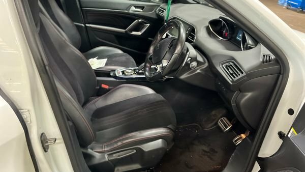 Peugeot 308 SW Gt Line Red #12