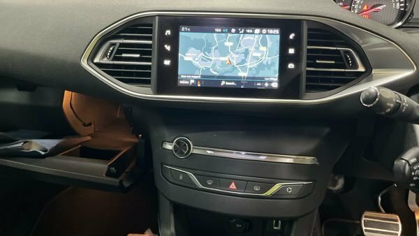 Peugeot 308 SW Gt Line Red #9