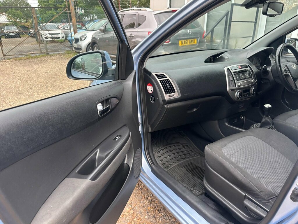 Hyundai I20 1.2 Classic Euro 5 Silver #29